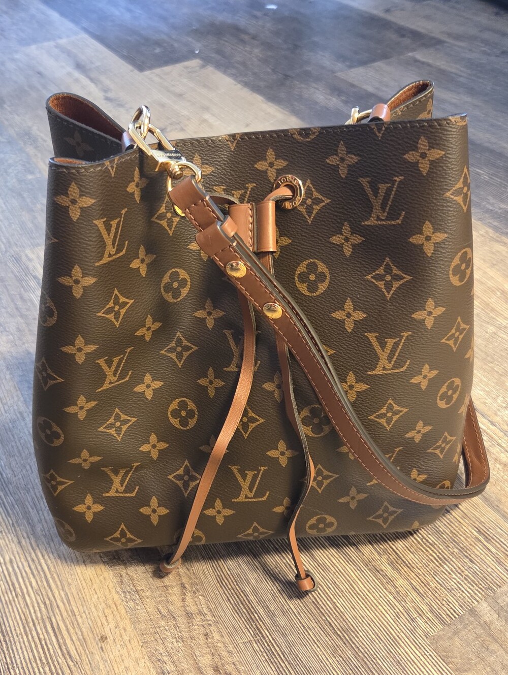 Louis Vuitton NéoNoé Convertable Strap Gold bucket bag Monogram Carmel brown